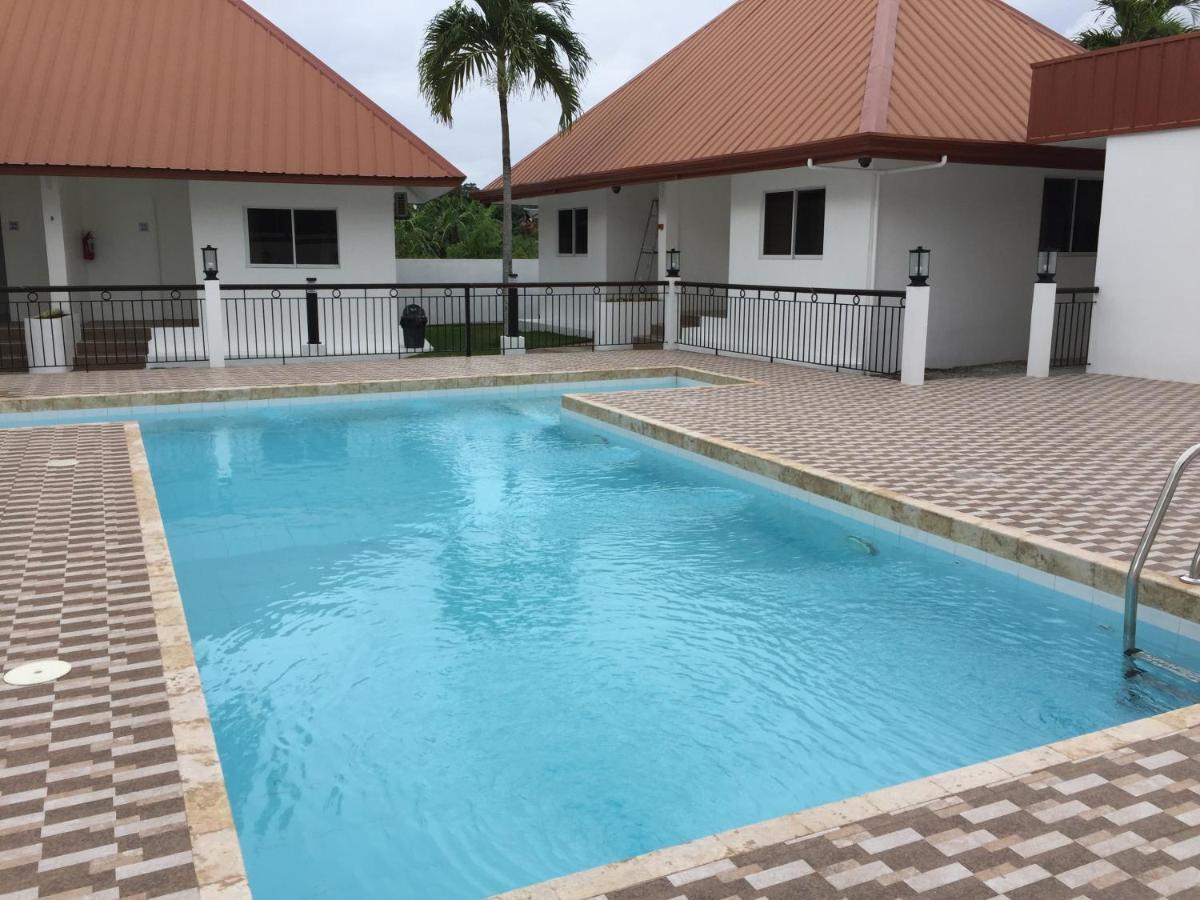 Heartland Hotel Serviced Rooms & Apartments. Panglao-stad Buitenkant foto